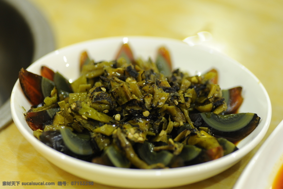 凉菜 皮蛋 青椒 青椒皮蛋 凉拌皮蛋 盘子 碟子 摆盘 食品类 餐饮美食 传统美食