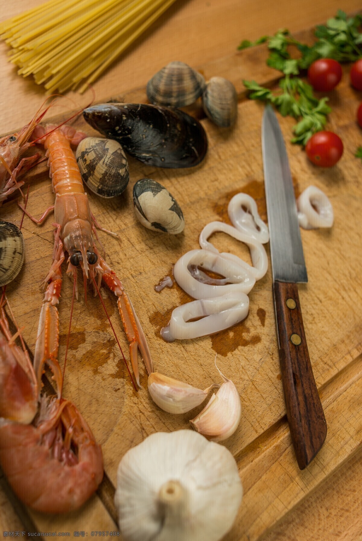 切 尤鱼 虾 花甲 大蒜 调料 诱人美食 食物原料 食材原料 食物摄影 美食图片 餐饮美食