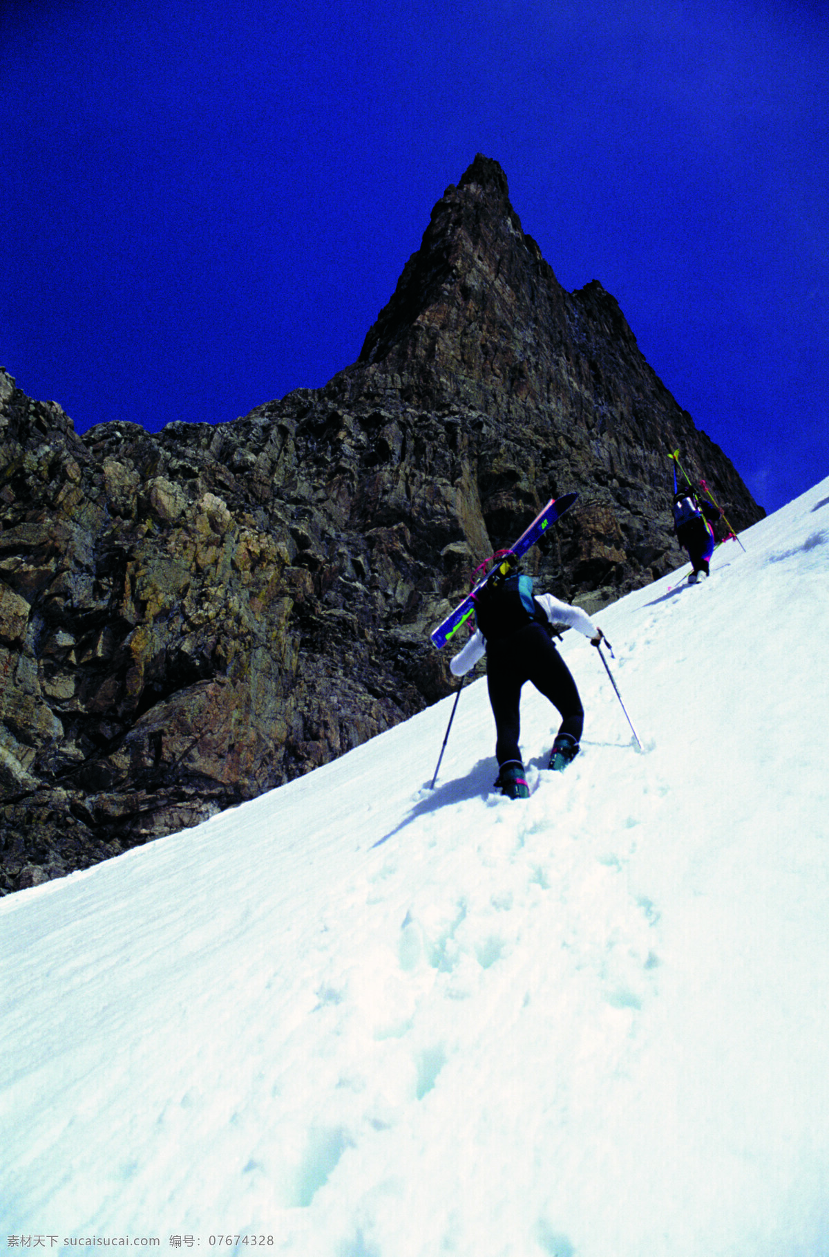 滑雪 户外 运动 体育 雪地 雪山 峭壁 惊险 高山 悬崖 蓝天 文化艺术 体育运动 户外运动 摄影图库