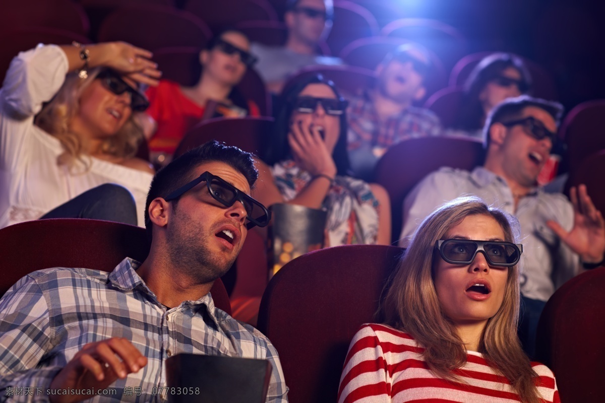 戴 3d 眼镜 看电影 观众 电影院 人物 3d眼镜 惊讶表情 影音娱乐 生活百科