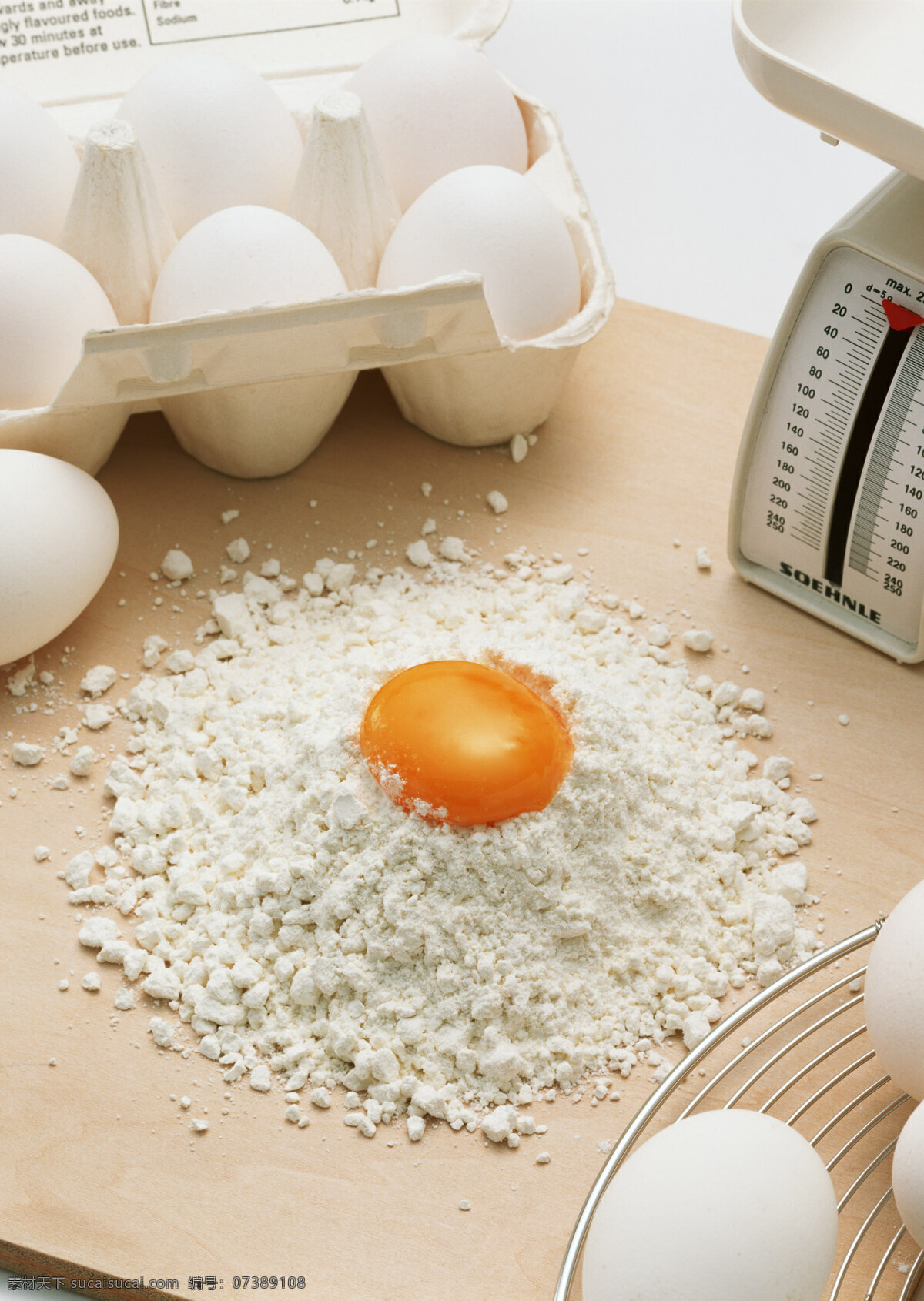 鸡蛋和面 鸡蛋 擀面杖 蛋黄 面粉 面板 搅拌 美食 面食 手工 家庭 食物原料 餐饮美食 食材原料 白色
