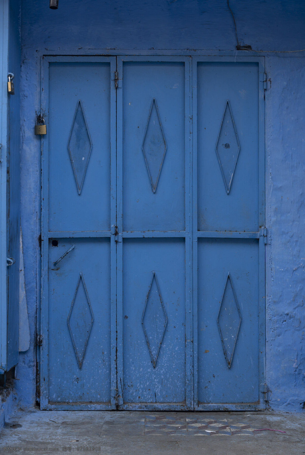 铁门 门 摩洛哥 蓝色 摩洛哥小镇 摩洛哥风格 摩洛哥建筑 摩洛哥风景 门造型 门的造型 阿拉伯 唯美图片 旅游摄影 国外旅游 旅游 旅行 村庄城镇场景
