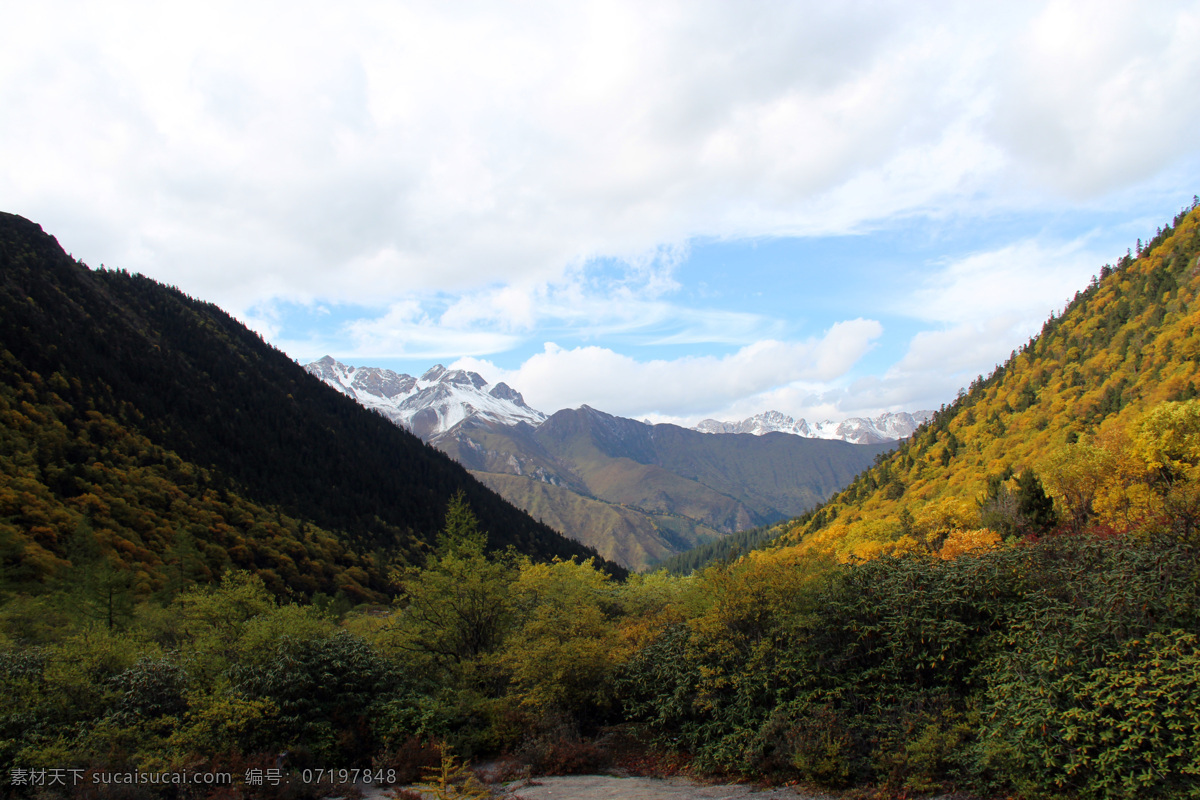 山峰 雪山 风景 天空 蓝天白云 旅游 美景 自然景观 自然风景 旅游摄影 树木 森林 山水风景 风景图片