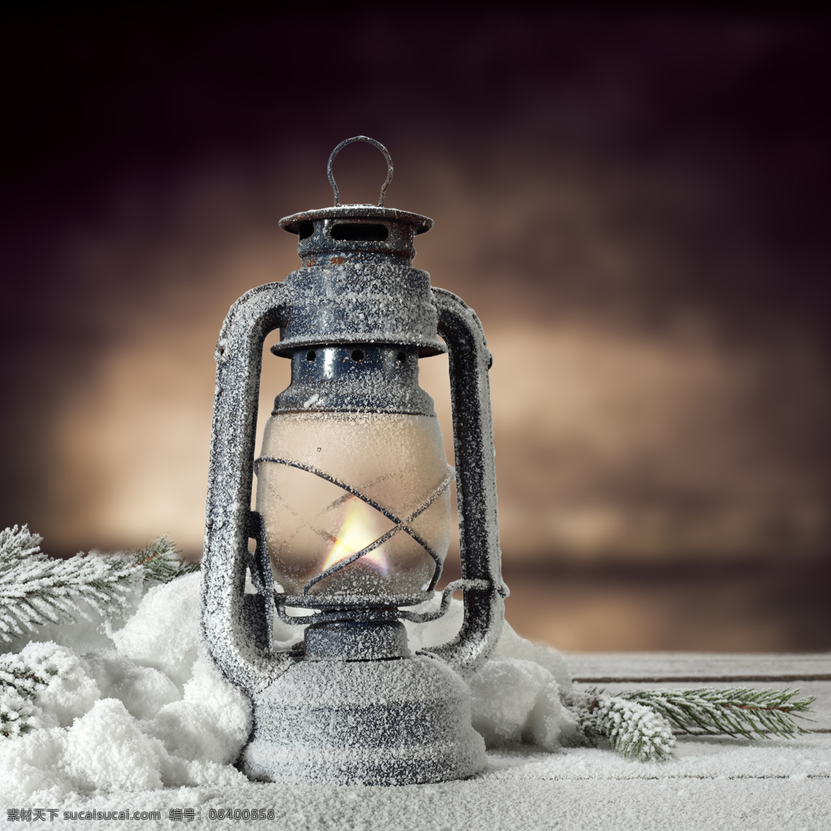 雪 中 油灯 雪中的油灯 照明工具 白雪 松枝 生活用品 生活百科