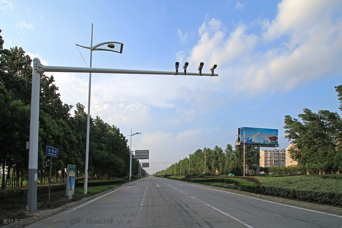 道路监控 摄像头 监控 交通 道路 公路 树 树荫 隔离带 蓝天 白云 fenghc 交通信号 交通标志 建筑摄影 建筑园林