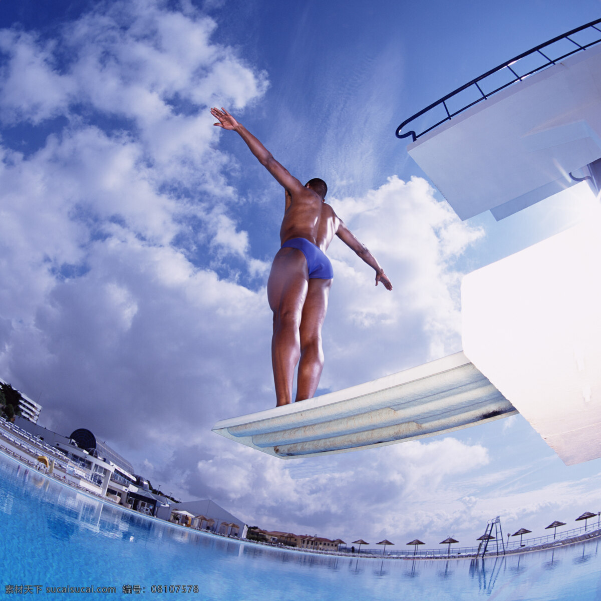 跳台 跳水 跳板 跳水运动 跳水运动员 跳水比赛 蓝色水池 纵身一跃 体育运动 文化艺术