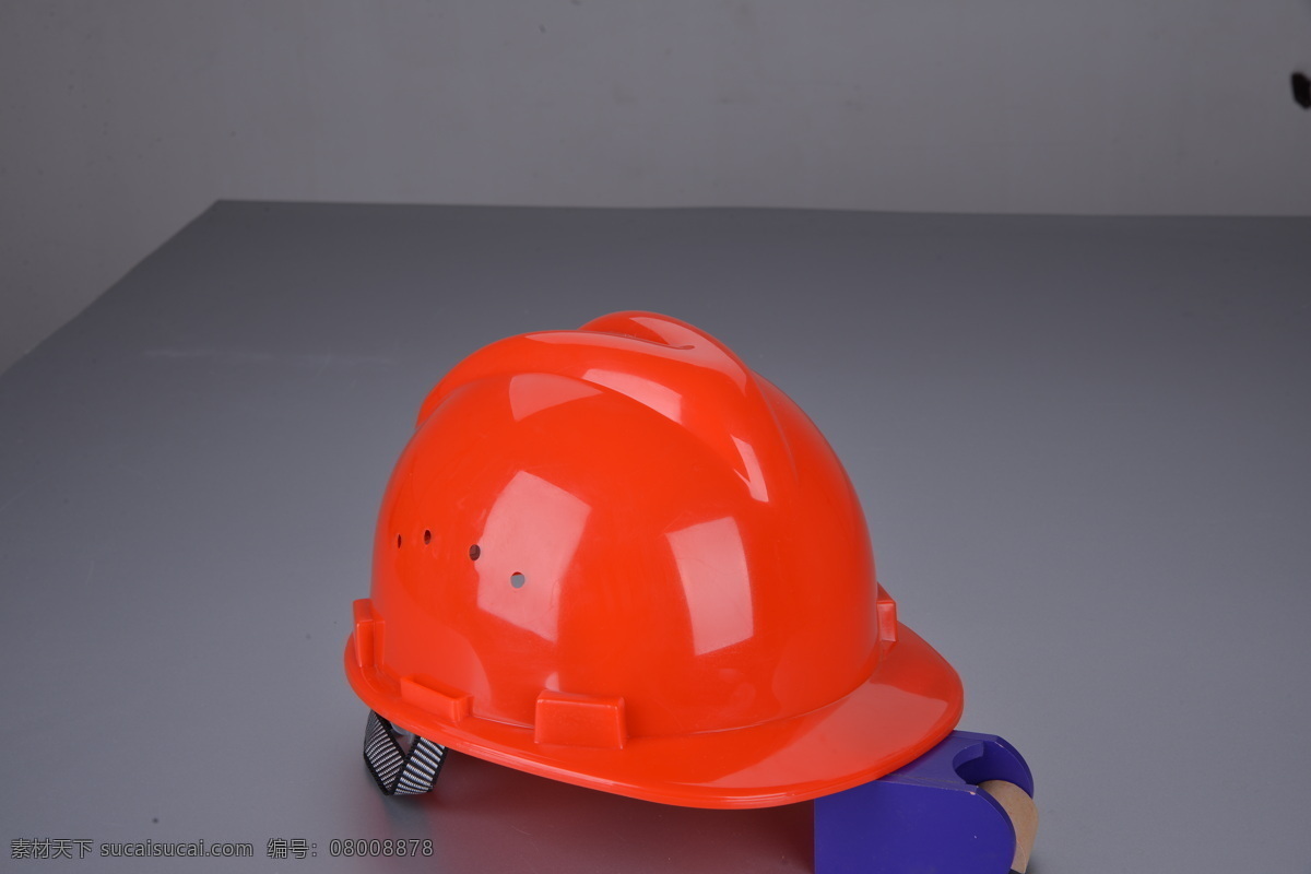 安全帽 头盔 刚柔塑料材质 抗冲击力 护头作用 工作帽 劳防用品 生活用品之一 生活用品 生活素材 生活百科 产品摄影