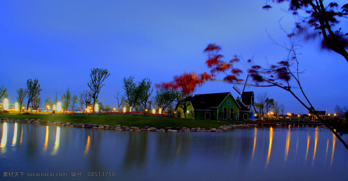 旅游度假村 夜晚 夜色 灯光 朦胧 河面 倒影 小屋 风车 树木 深蓝夜空 景观 景点 江南 旅游随拍 建筑风光 旅游摄影 国内旅游