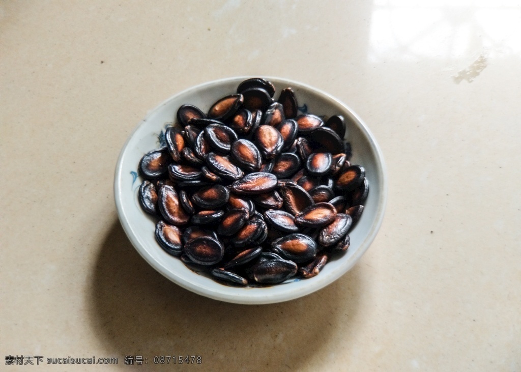 黑瓜子 黑色瓜子 大瓜子 一碟瓜子 一盘瓜子 瓜子 餐饮美食 食物原料