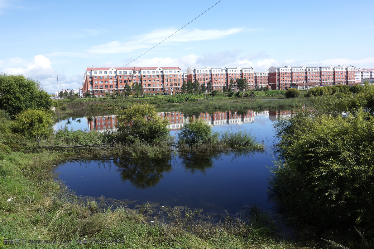 草丛 风景 建筑 建筑摄影 建筑园林 蓝天 蔬菜 根河 南坝 北 根河市 夏天 棚户区楼群 小河 树木 树林 菜园子 生活 旅游餐饮