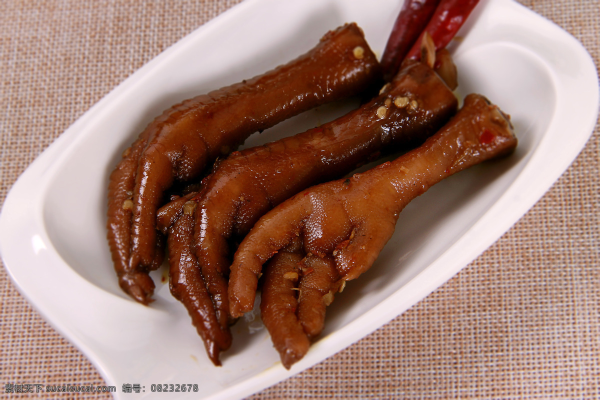 一碟 香辣 凤爪 特写 卤味 卤菜 脆卤 麻辣 脆香 香卤 辣椒 零食 休闲食品 食物 餐饮美食 鸡爪
