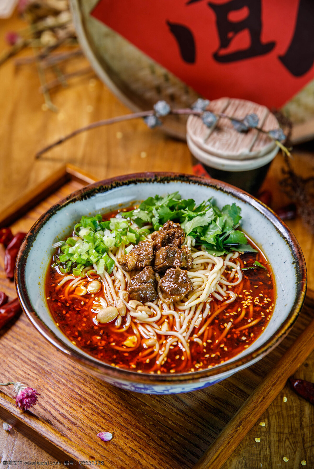 牛肉小面 牛肉面 牛肉拉面 香辣牛肉面 重庆小面 担担面 杂酱面 小面 面条 餐饮美食 传统美食