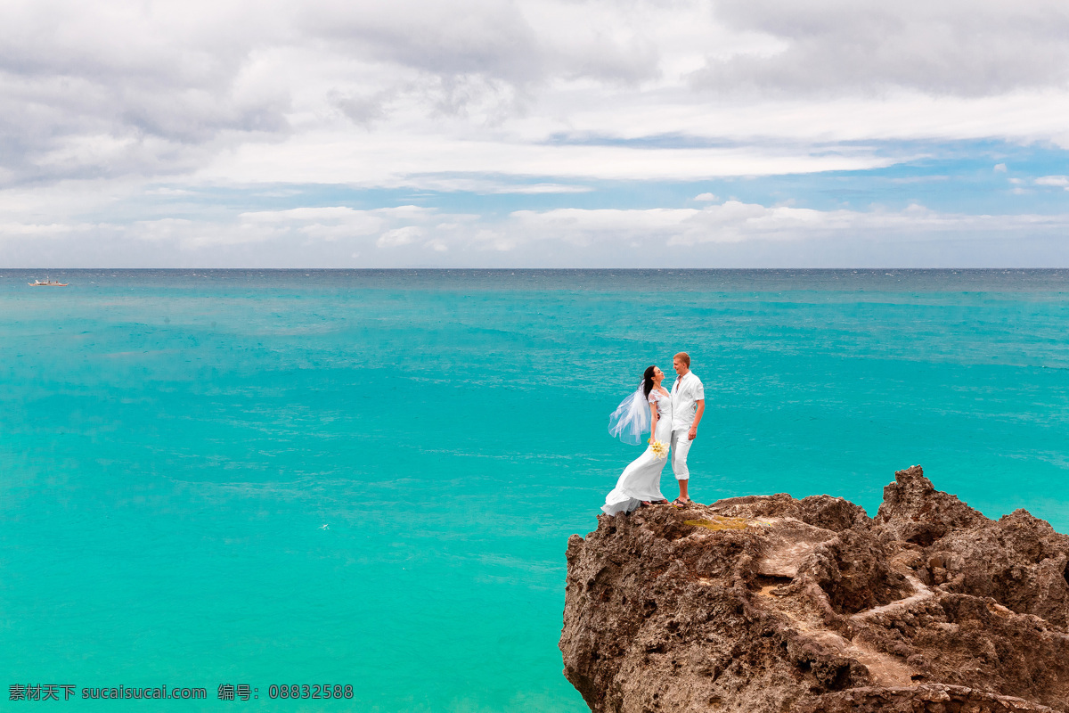 海岸 新人 夫妻 婚纱摄影 大海风景 海洋风景 新婚夫妻 新郎 外国男性 欧美男人 外国美女 欧美女性 新娘 婚纱照 婚礼图片 生活百科