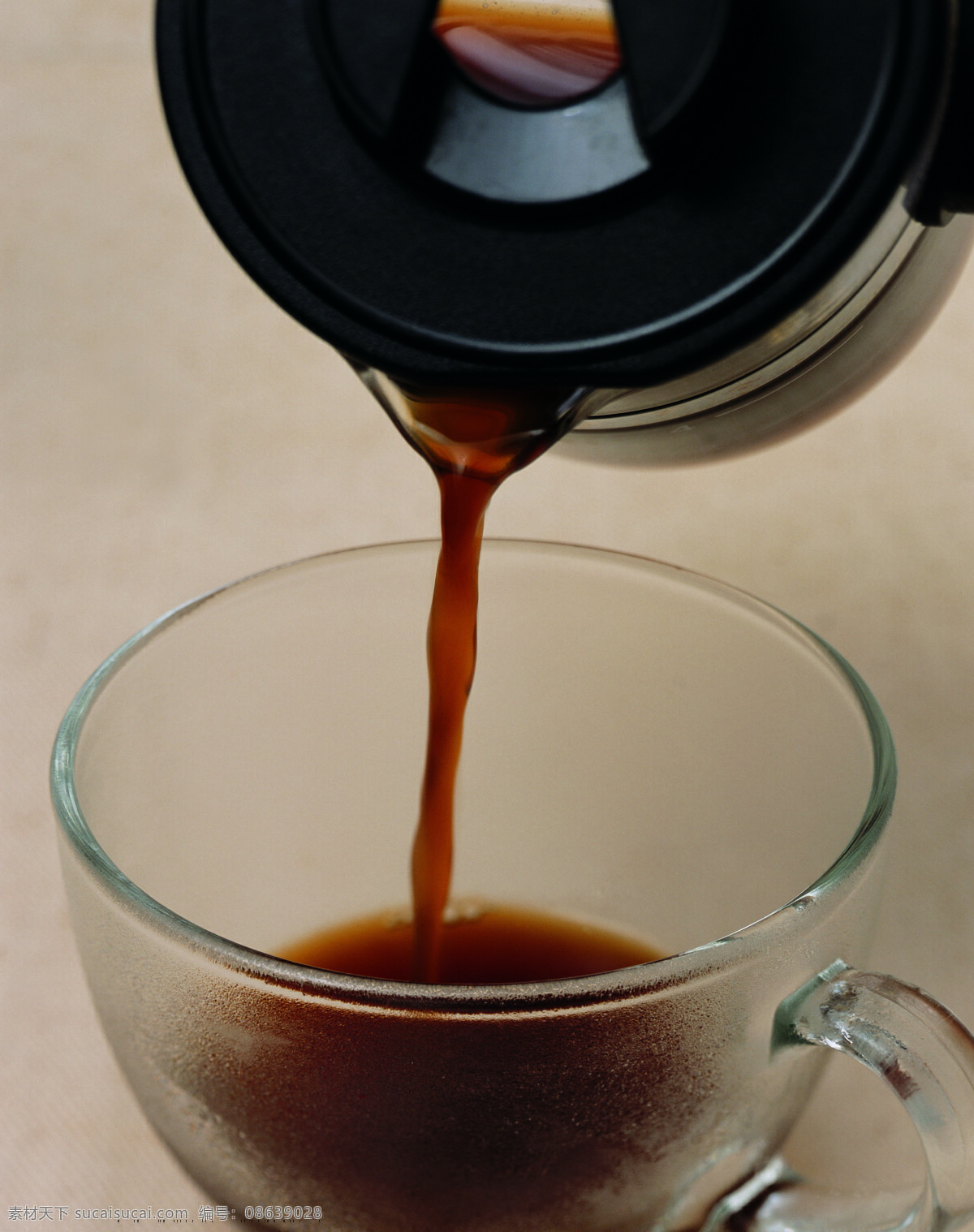 倒 咖啡 coffee 玻璃杯 瓷器 紫砂 冲咖啡 倒咖啡 杯子 茶具 咖啡文化 优雅 奢华 照片 高清大图 高清图片 咖啡图片 餐饮美食
