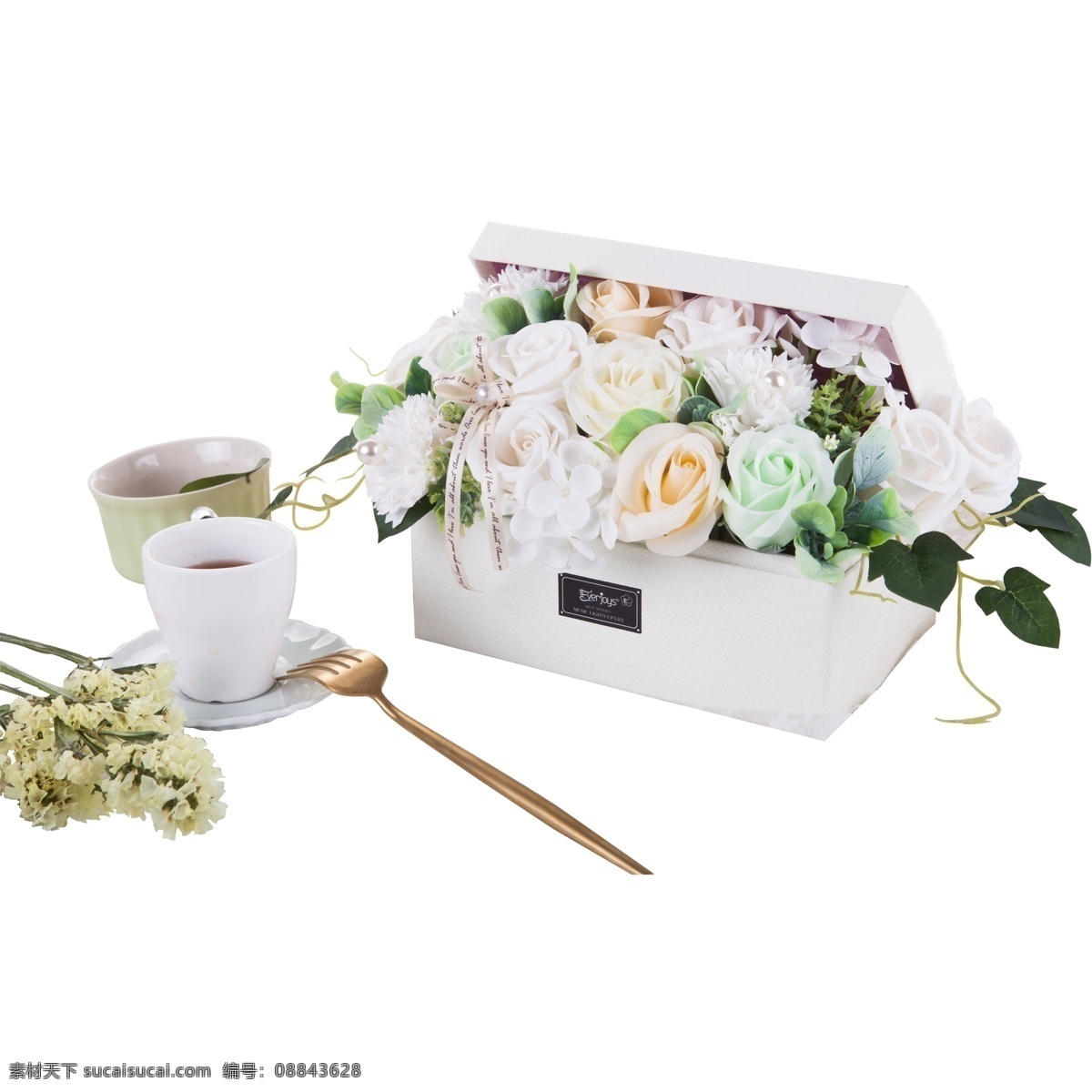 实拍 礼品 白色 花盒 花 白色花朵 花朵 花卉 礼物 礼物花 礼品白色花 节日 节日礼物 水杯 叉子