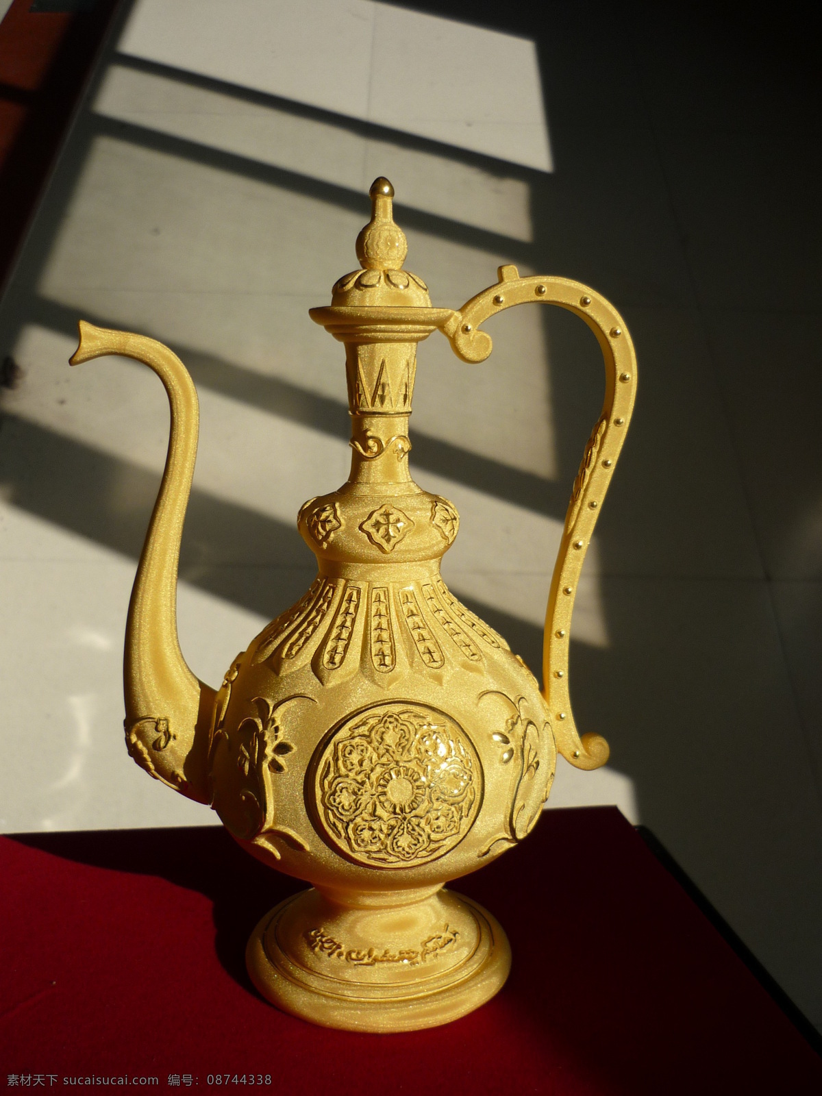 青海酒壶 黄金 金子 金色 财富 富贵 艺术品 工艺品 雕塑 雕像 酒壶 茶壶