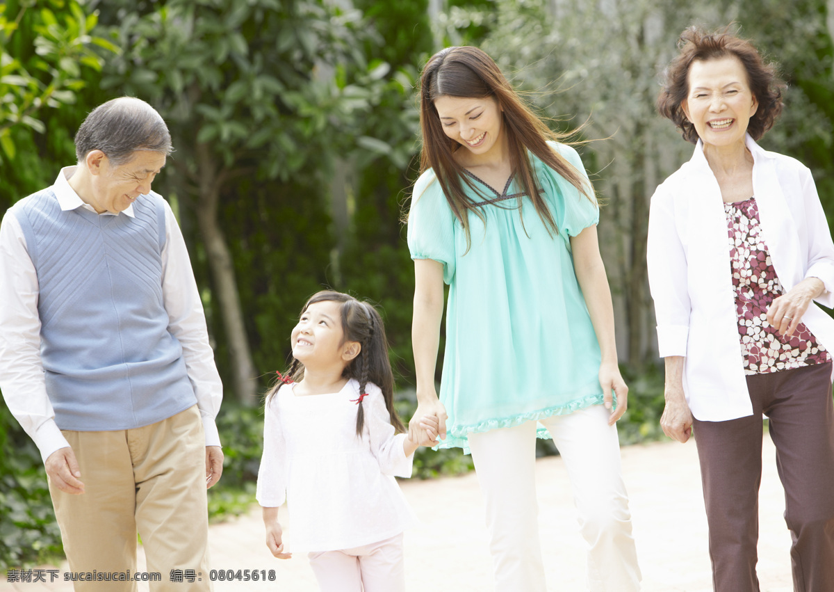 夫妻 和谐 家庭 开心 老年人 老人 绿地 平安 阳光 树 家庭成员 小孩 喜悦 幸福 幸福家庭 照相 相机 日常生活 人物图库 psd源文件