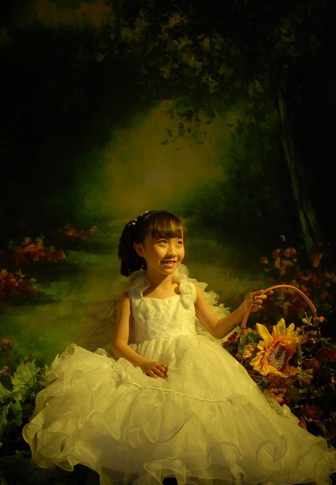 天使 小女孩 婚纱 和谐的色彩 翅膀 花篮 儿童幼儿 人物图库