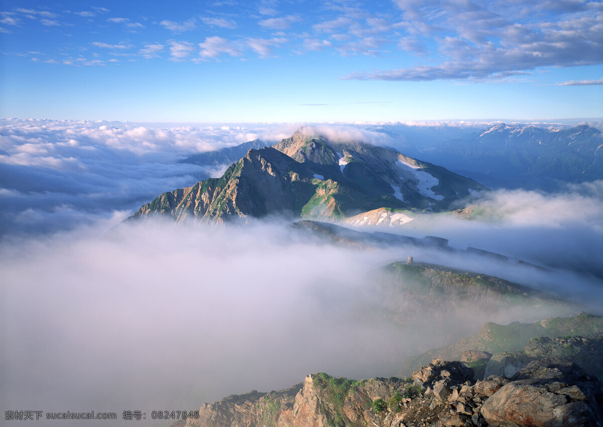 雄伟 山峰 山脉 山峦 高大 连绵不绝 辽阔 雪山 云雾缭绕 仙境 山水风景 风景图片