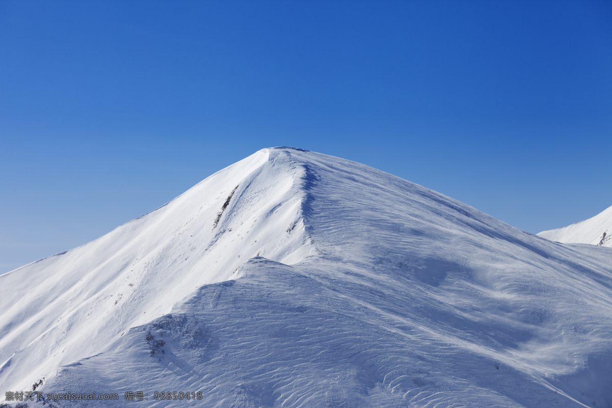 蓝天 下 雪峰 山峰 景色 旅游 风景 山水风景 风景图片