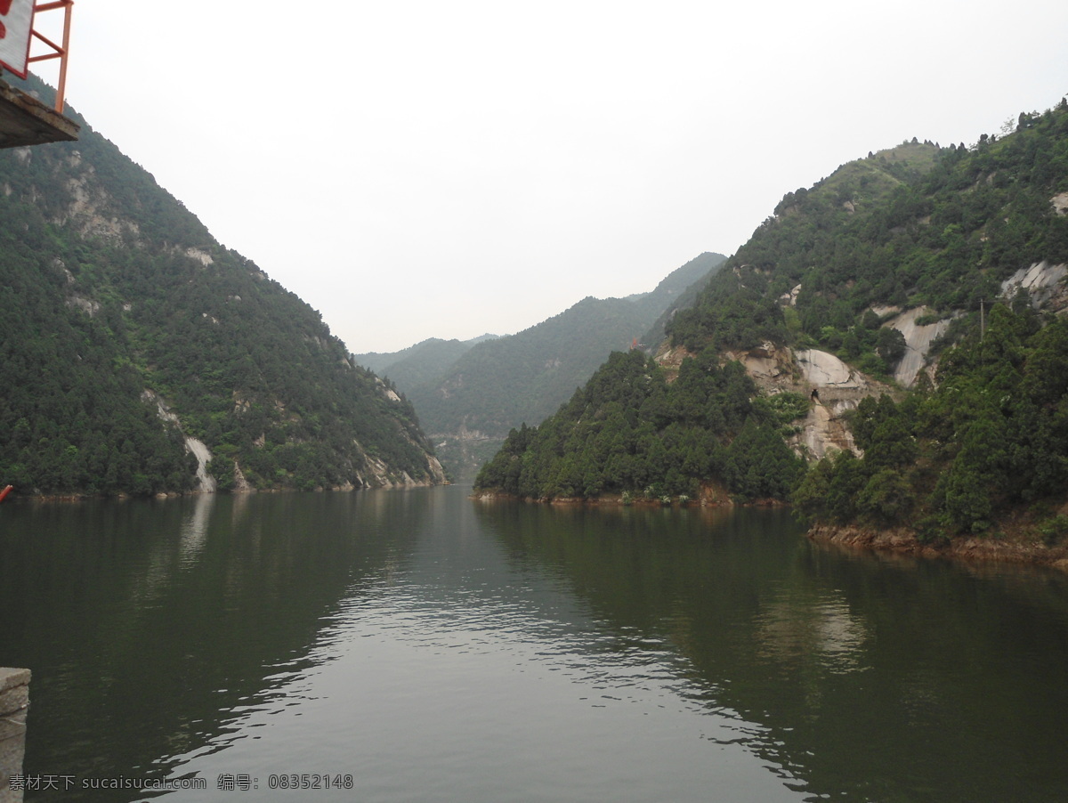 三峡两岸 蓝天 白云 高山 河流 大树 自然风景 自然景观