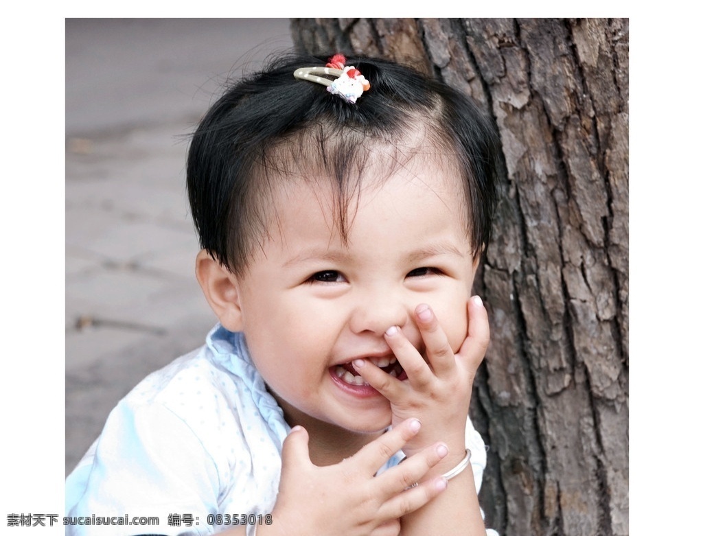 陈佳 可爱宝宝 儿童 幼儿 女孩 可爱 宝宝 树 微笑 手 人物 天真 幼儿园 孩子 人物摄影 模特 儿童幼儿 人物图库