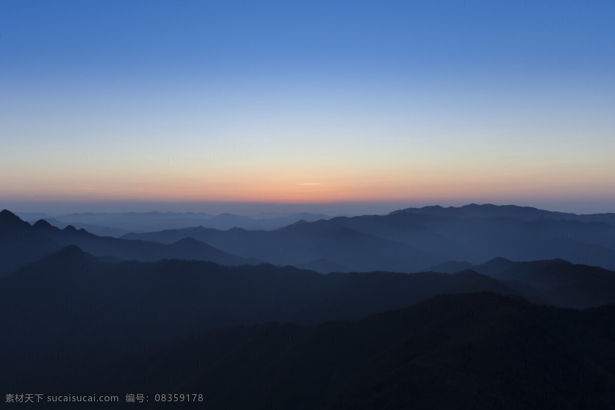 朝阳与群山 朝阳 群山 云雾 群山叠领 太阳光 自然景观 自然风景