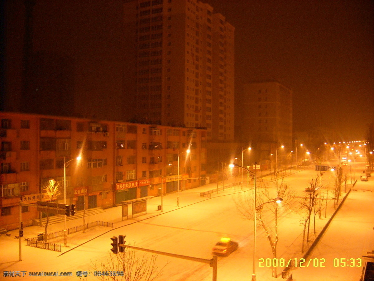 一个 下雪 宁静 夜晚 城市 冬季 光线 建筑