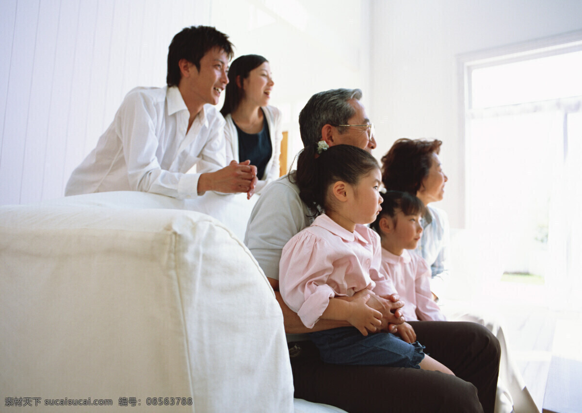 看 电视 一家人 父母 爷爷 奶奶 爸爸 妈妈 孩子 孙子 人物图库 人物摄影 人物篇 摄影图库