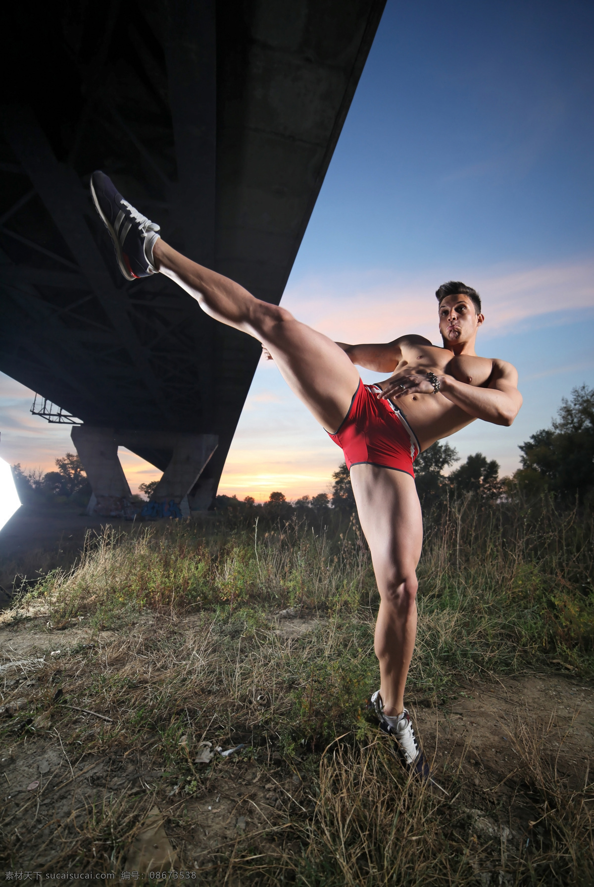 踢腿 肌肉 男 男人 外国男人 键身 运动 生活人物 人物图片