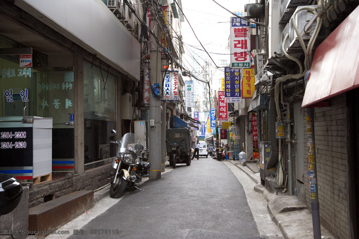 汉城 胡同 房屋建筑 广告牌 国外旅游 旅游摄影 摩托车 汽车 人物 城胡同 胡同小道 韩国的道路 矢量图