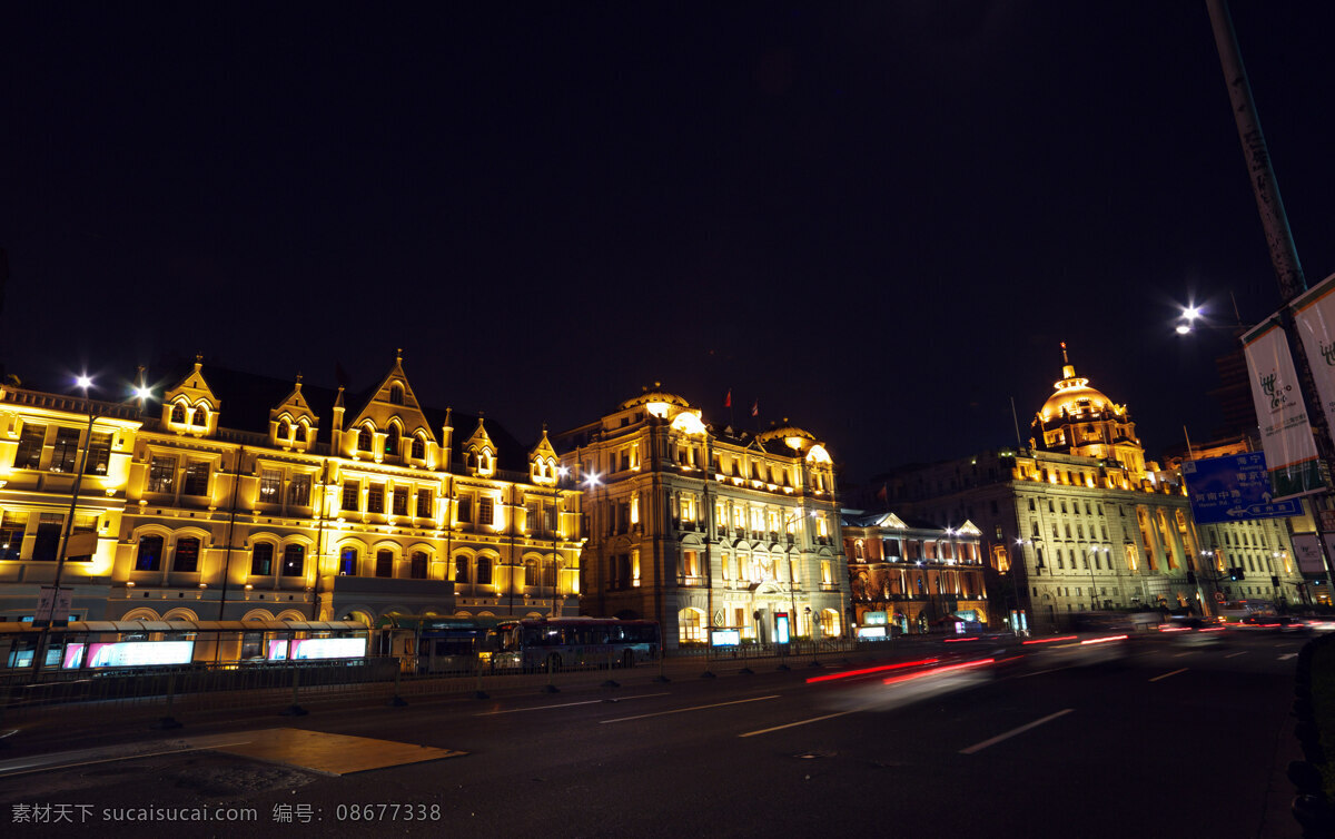 上海 外滩 夜景 古老塔形建筑 公路 汽车 路灯 灯光 凉棚 广告牌 假日旅游 国内旅游 旅游摄影