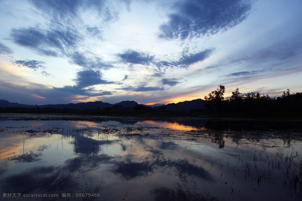乌云 倒影 火烧云 剪影 山水风景 水面 天空 云彩 阴天 夕阳 自然景观 psd源文件
