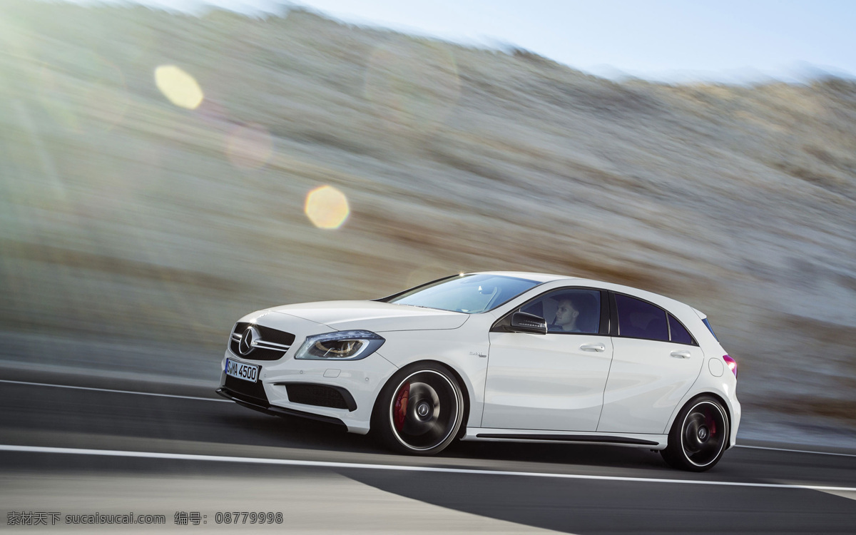 高清摄影 高清图片 交通工具 现代科技 2014 款 奔驰 a45 amg amg轿车 4缸 升 涡轮 增压 发动机 三套行驶程序 两脚离合功能 赛道模式 白色轿跑 公路疾驰 国际名车 名牌汽车 女式汽车 高清汽车 性能卓越 性能超群 节日素材
