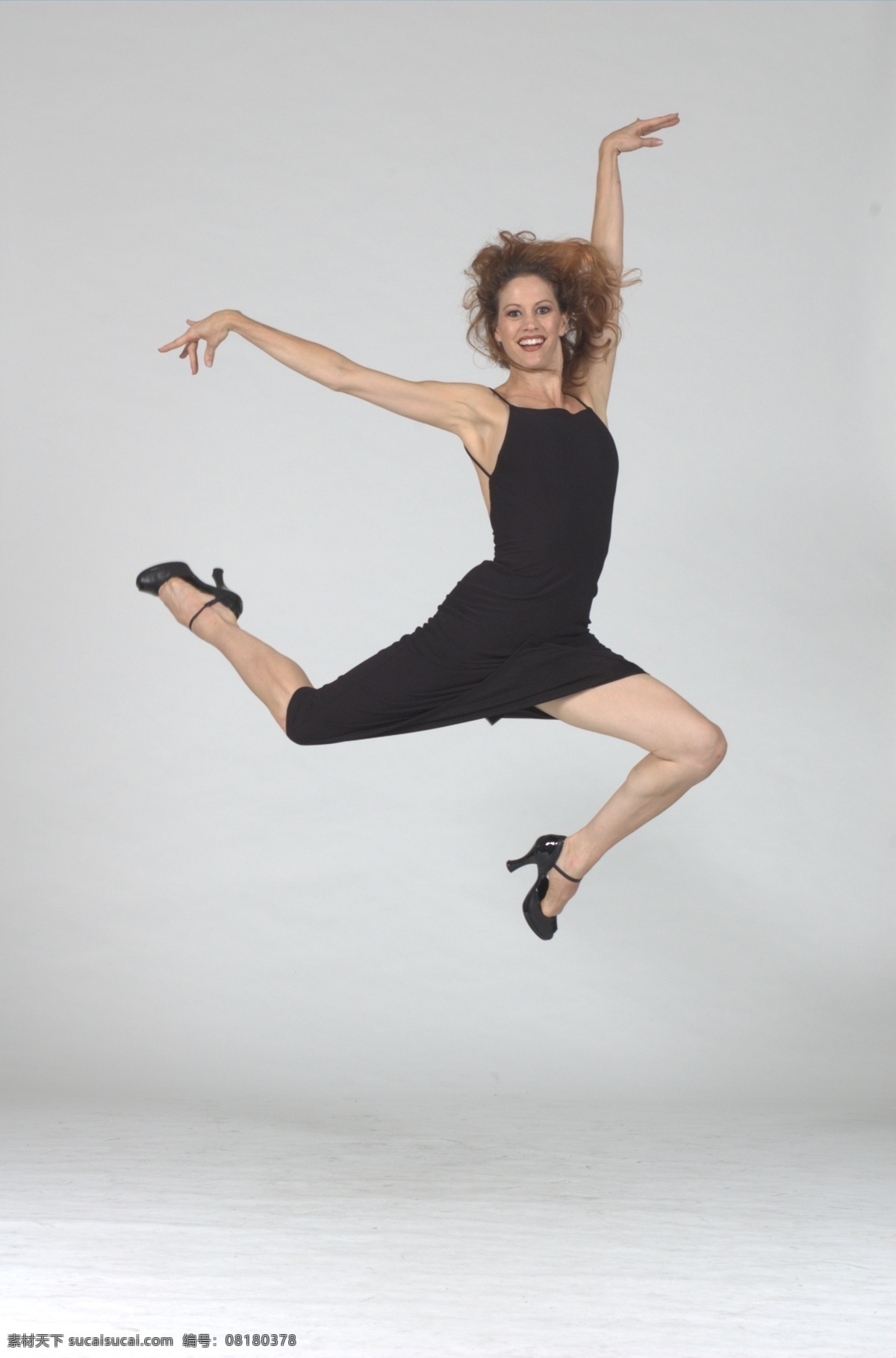 跳跃 舞蹈图片 摄影图库 文化艺术 舞蹈 舞蹈音乐 跳跃的舞蹈 现代舞蹈 白人女性 舞蹈者 psd源文件
