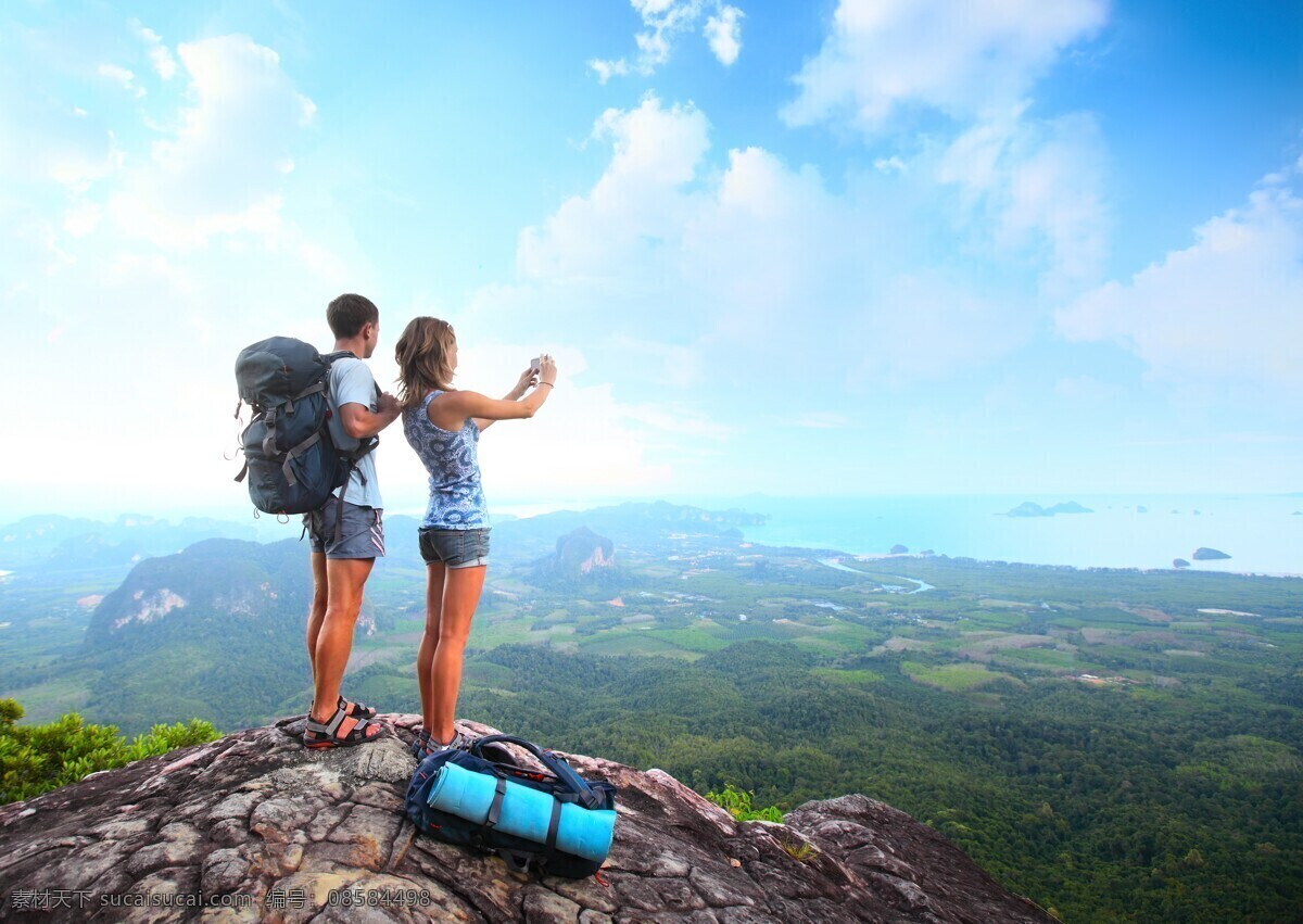 登山 山顶 蓝天 白云 空旷 运动 旅游 人物摄影 人物图库