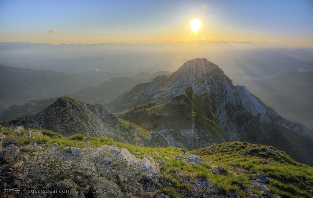 日出 太阳 山顶 云 黄昏 山 高山 旭日东升 自然风光 自然景观 山水风景