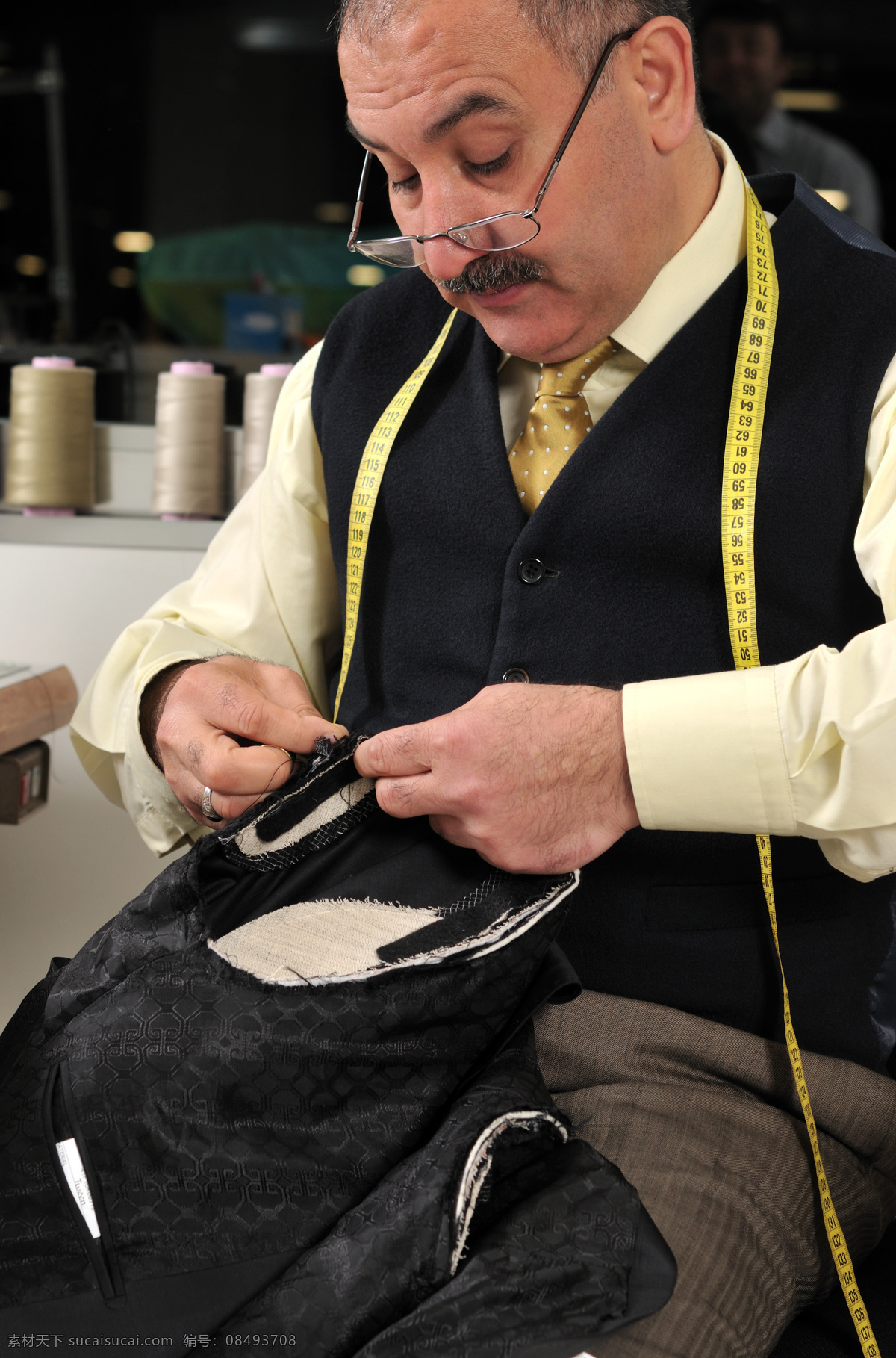 男装 裁缝 师 男装裁缝师 男人 男士 缝纫 外国男人 人物 标尺 商务人士 人物图片