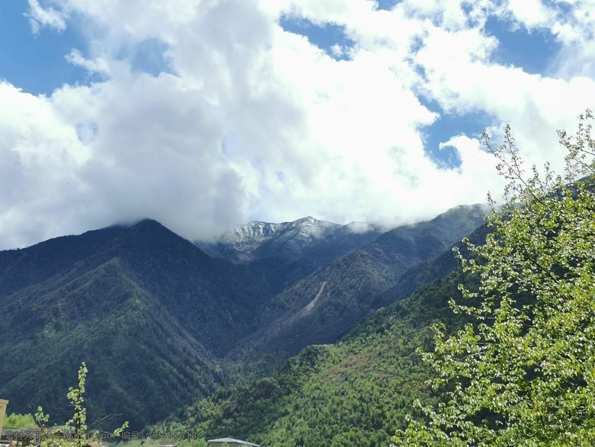 山峰 树木 蓝天 白云 雪山 群山 旅游摄影 国内旅游