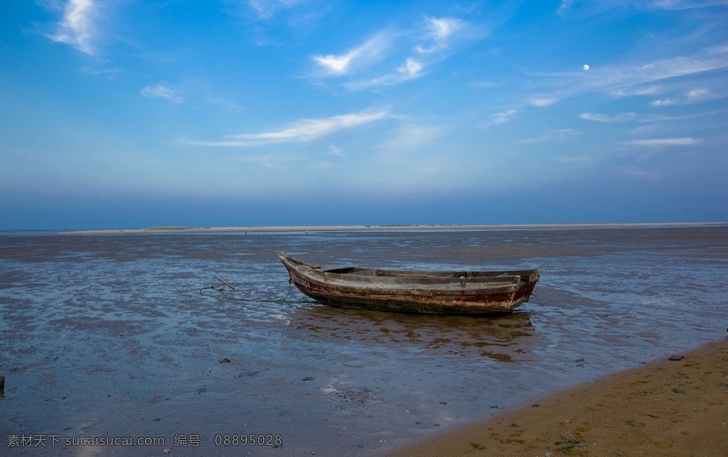 小木船风景 小木船 海滩 云天 沙滩 船的倒影 自然风景 旅游摄影