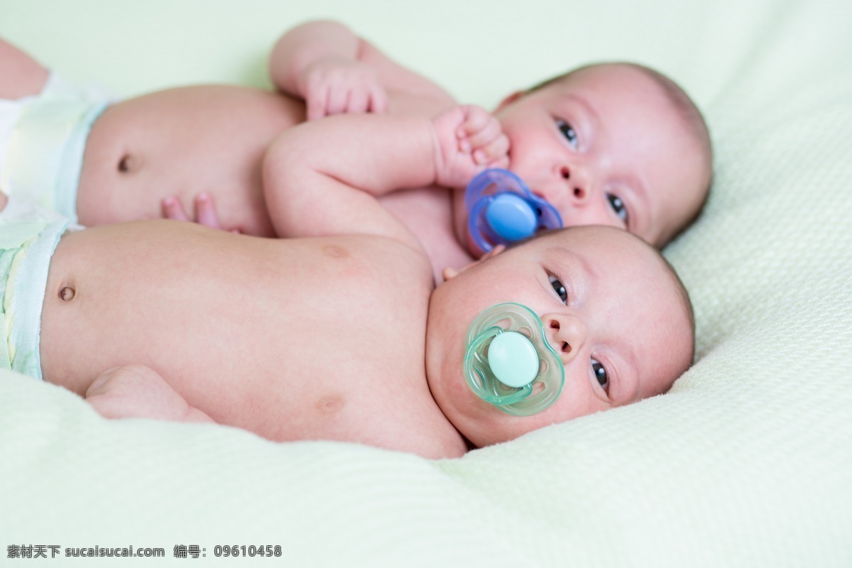 含 奶嘴 双胞胎 婴儿 可爱 儿童图片 人物图片