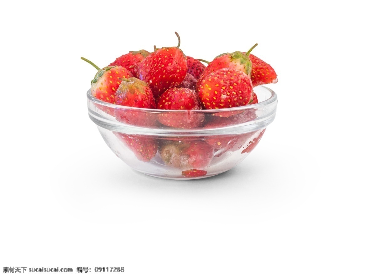 汁 诱人 新鲜 草莓 源文件 红色 水果 玻璃盘 美味 装饰图案