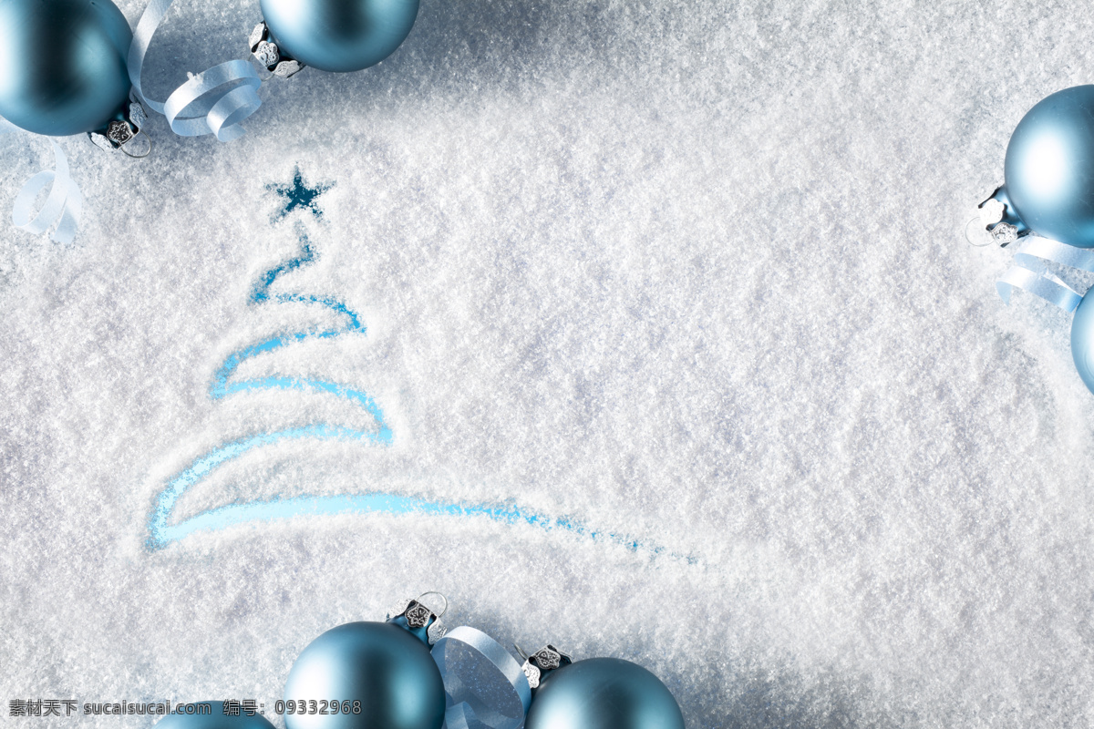 雪地 上 圣诞树 挂件 圣诞节 圣诞节素材 自然风光 冬天 冬季 雪 景观 节日庆典 生活百科