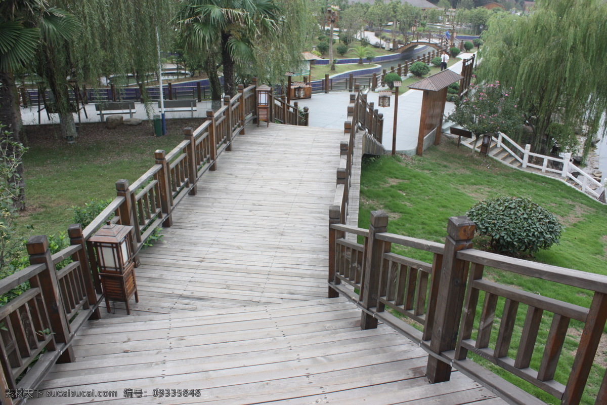 木质 阶梯 楼梯 绿色 木头 风景 生活 旅游餐饮