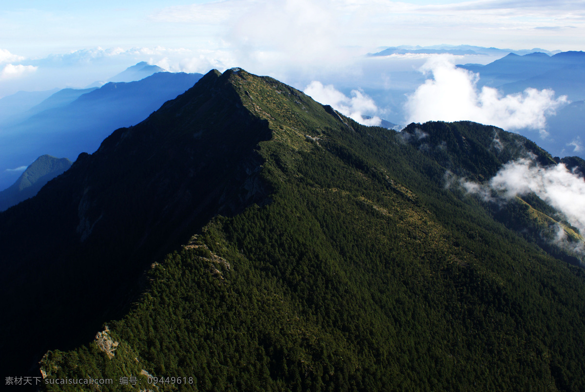 玉山北峰 大自然 景觀 景象 天空 雲彩 山脈 山麓 峰巒 花草 樹木 旅游摄影 摄影图库