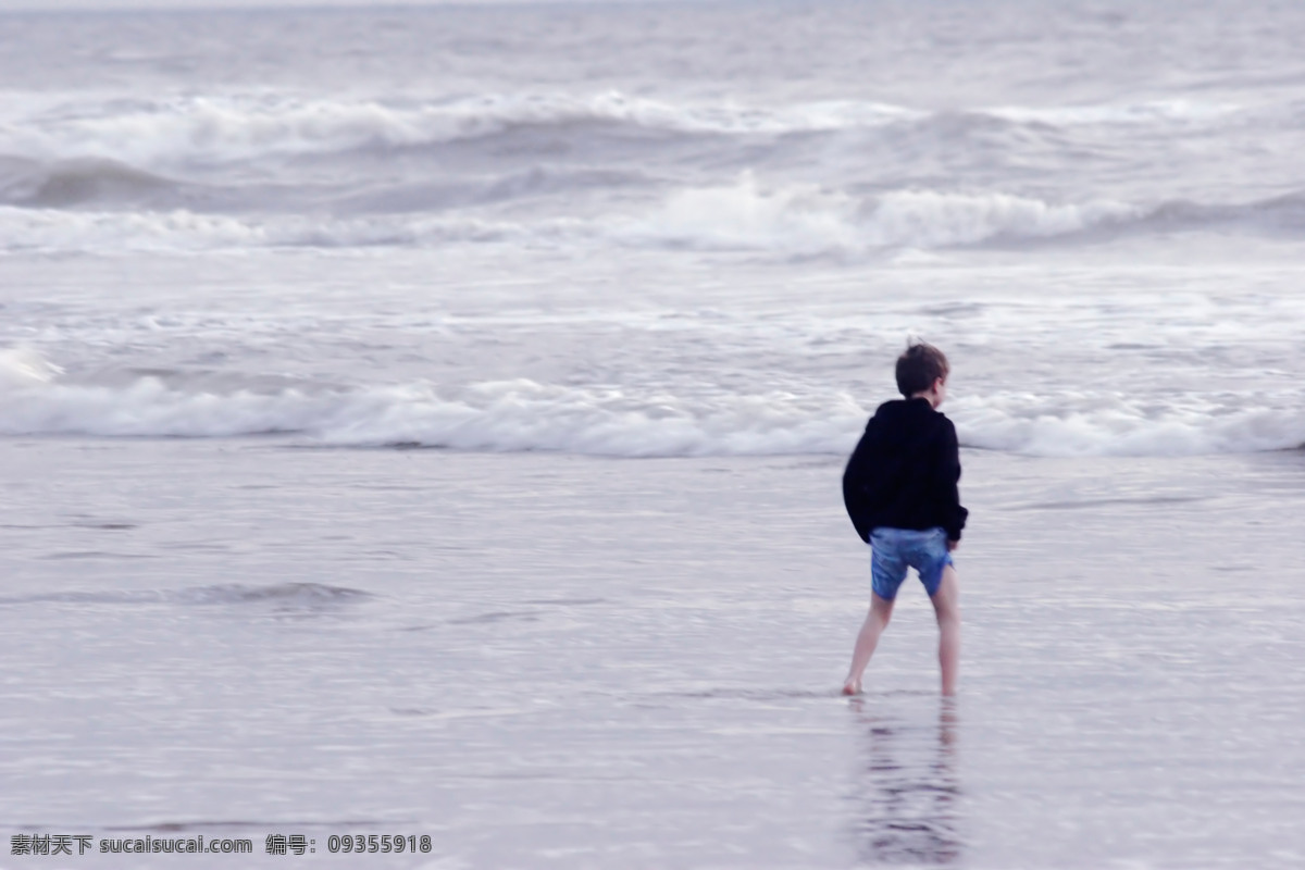 海边的小孩 大海 儿童 孩子 海边 海浪 海水 海滩 海洋 边的小孩 小孩 人物相关素材 日常生活 人物图库 psd源文件