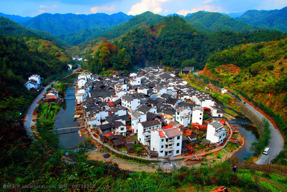 中国 最美 乡村 婺源 古建筑 村落 山水 大山 天空 汽车 山峦 起伏 蓝天 白云 中国最美乡村 人文景观 旅游摄影