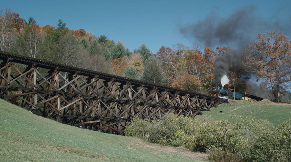 列车 高架桥 高清火车素材 列车素材 小火车 视频 动态 特效 背景