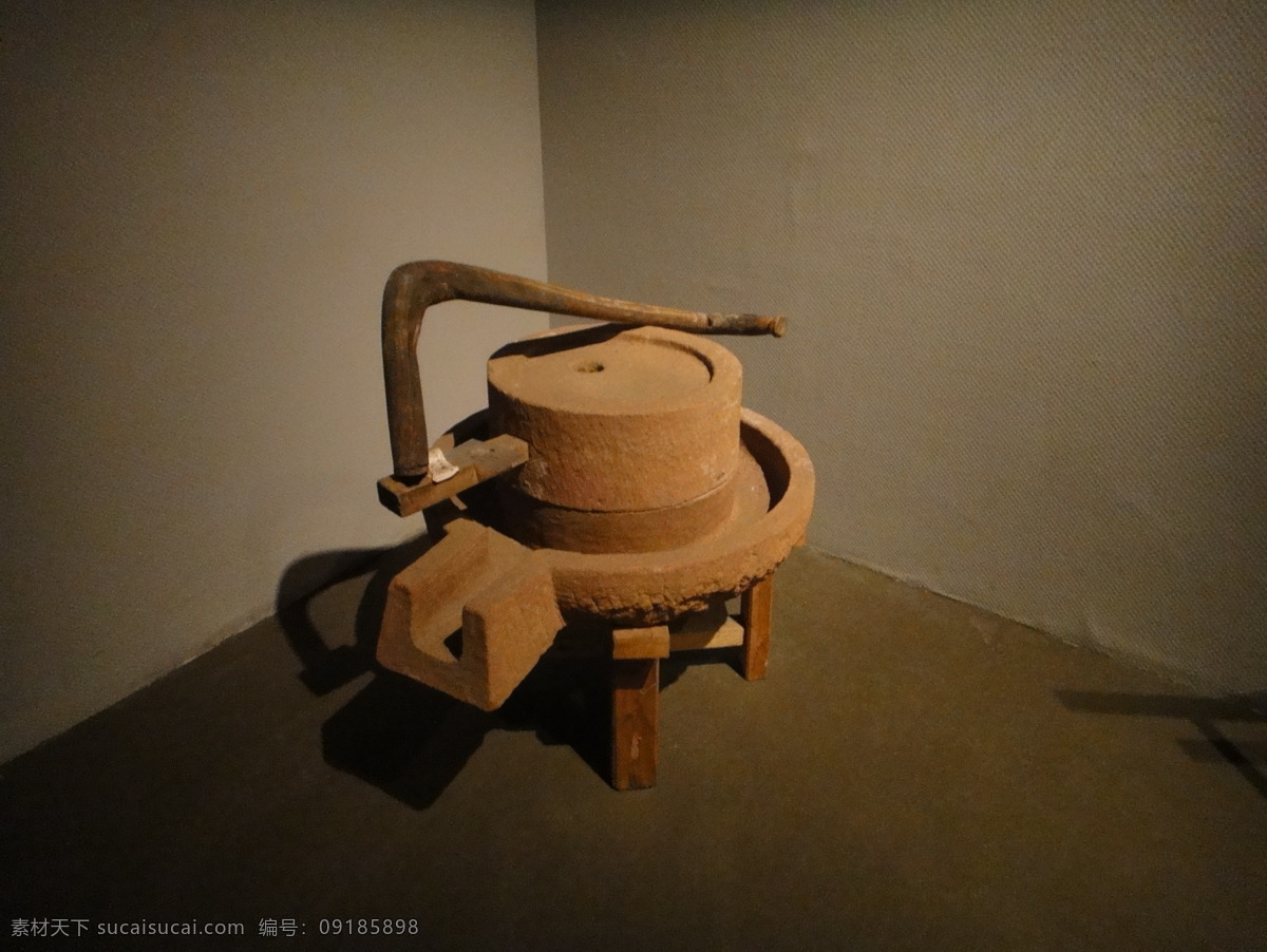 石磨 磨盘 古典 传统 文物 收藏 博物馆 传统文化 文化艺术