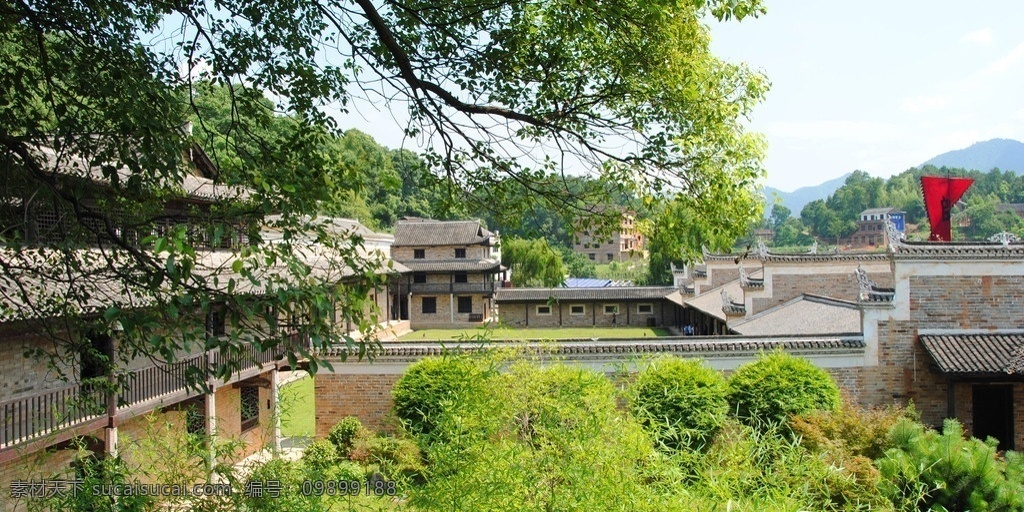 曾国藩故居 湖南双峰 蓝天白云 树木 房子 人文景观 绿草地 红旗 建筑摄影 建筑园林